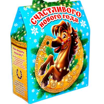 Сладкий новогодний подарок в картонной упаковке весом 700 грамм